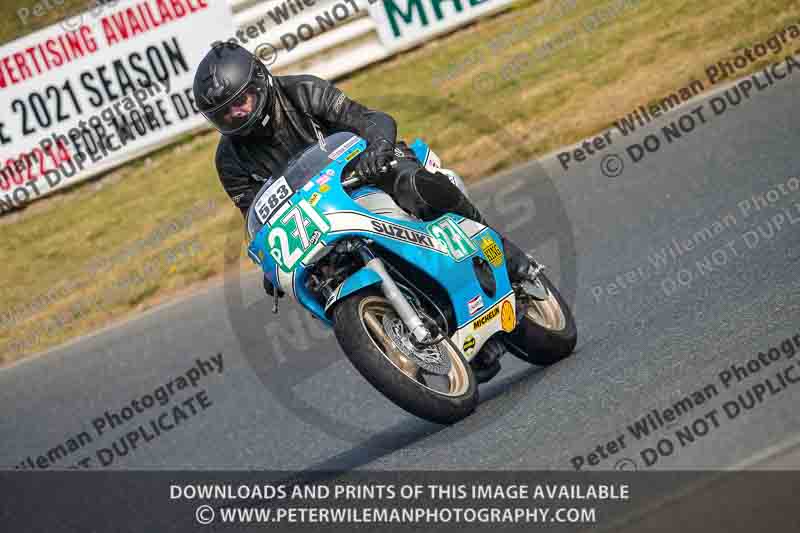 Vintage motorcycle club;eventdigitalimages;mallory park;mallory park trackday photographs;no limits trackdays;peter wileman photography;trackday digital images;trackday photos;vmcc festival 1000 bikes photographs